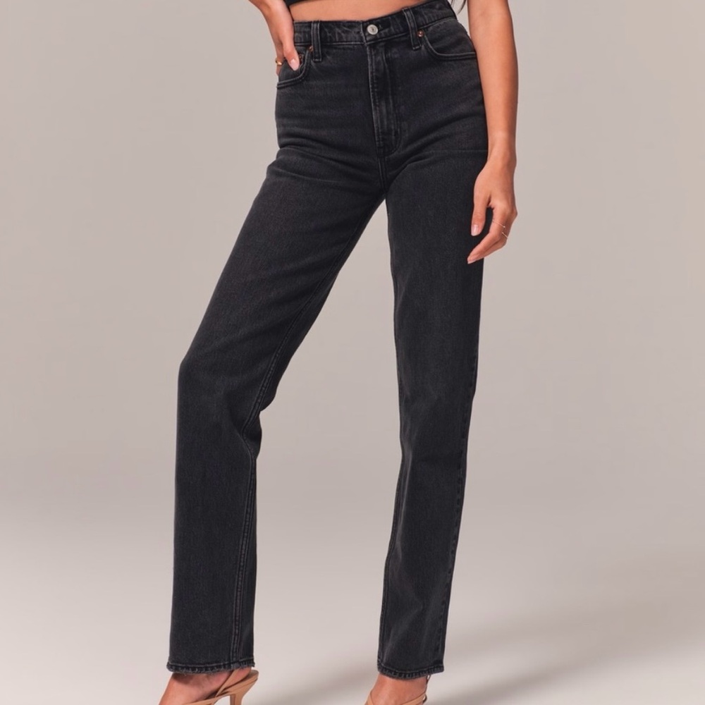 NWT Abercrombie & Fitch Curve Love 90’s Straight Ultra High-Rise SIZE 30 / 10R